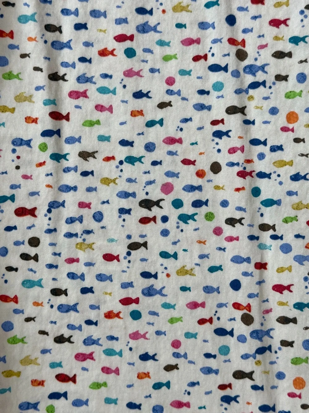 Denim & Flower White Short-Sleeve Button-Up Shirt with Multicolor Fish Print